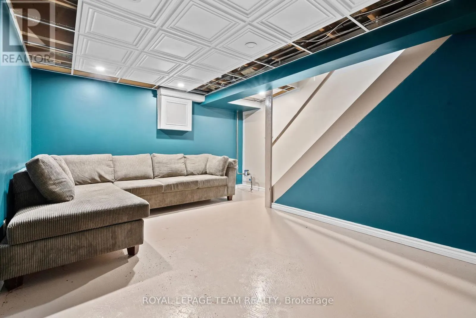 230 CURRELL AVENUE
