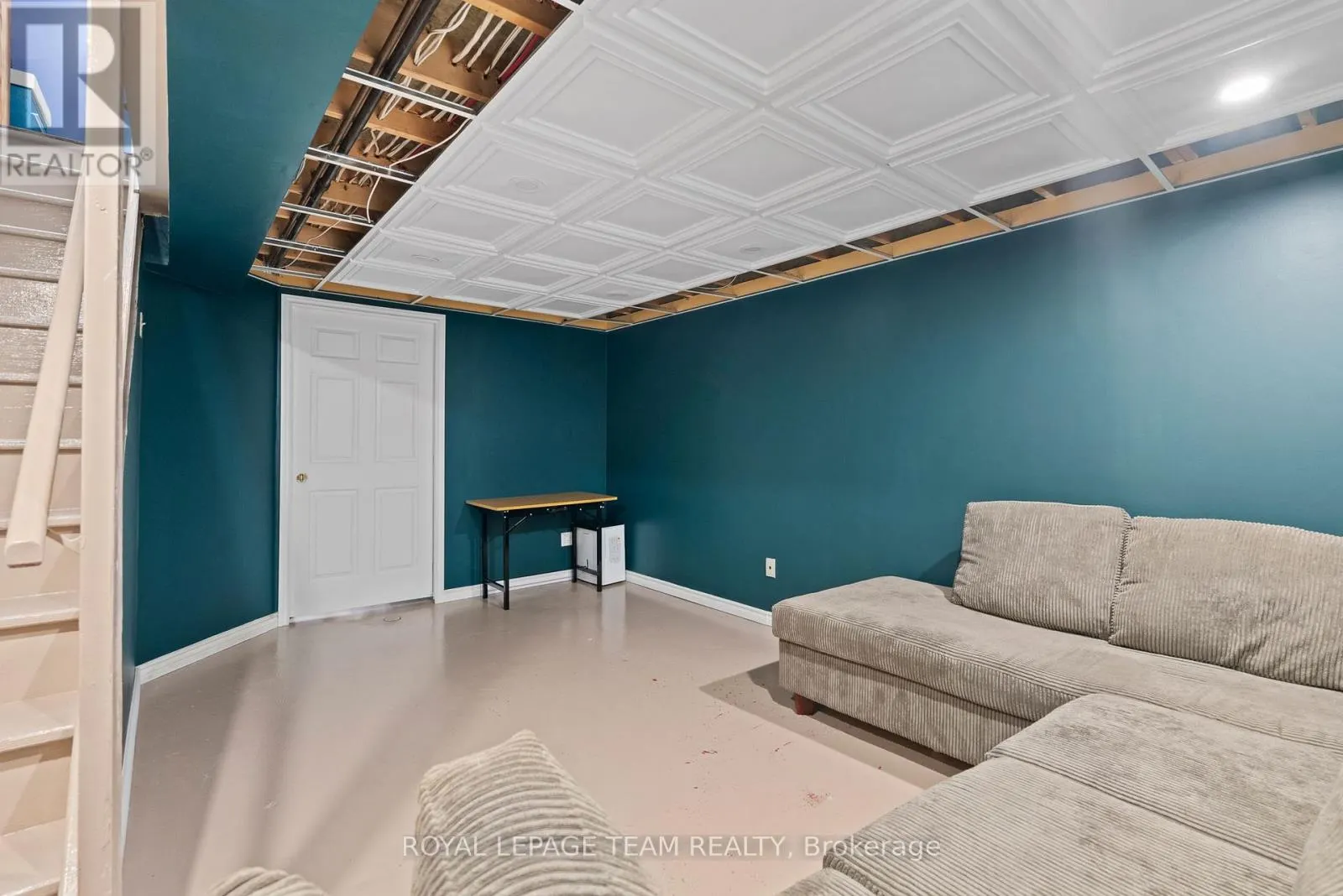 230 CURRELL AVENUE