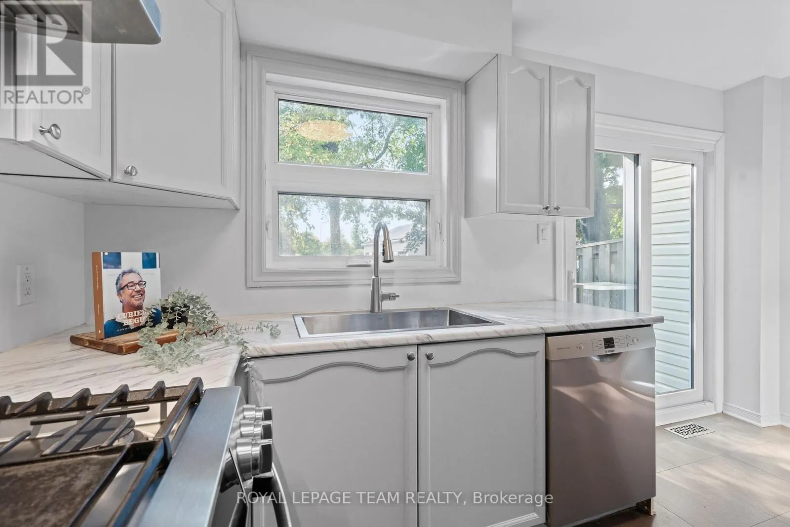 230 CURRELL AVENUE