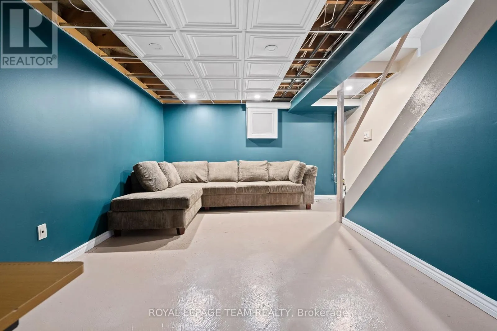 230 CURRELL AVENUE