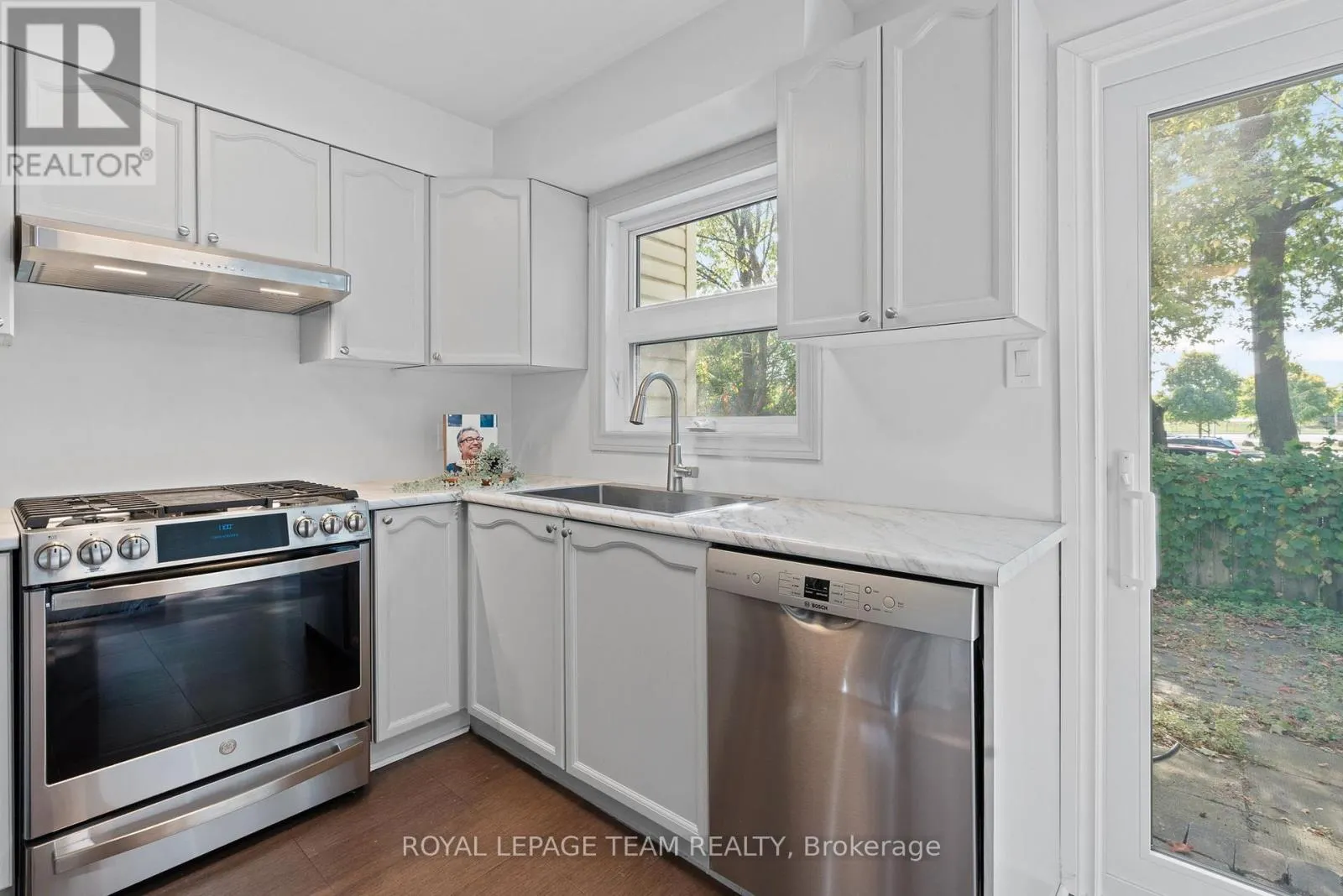 230 CURRELL AVENUE