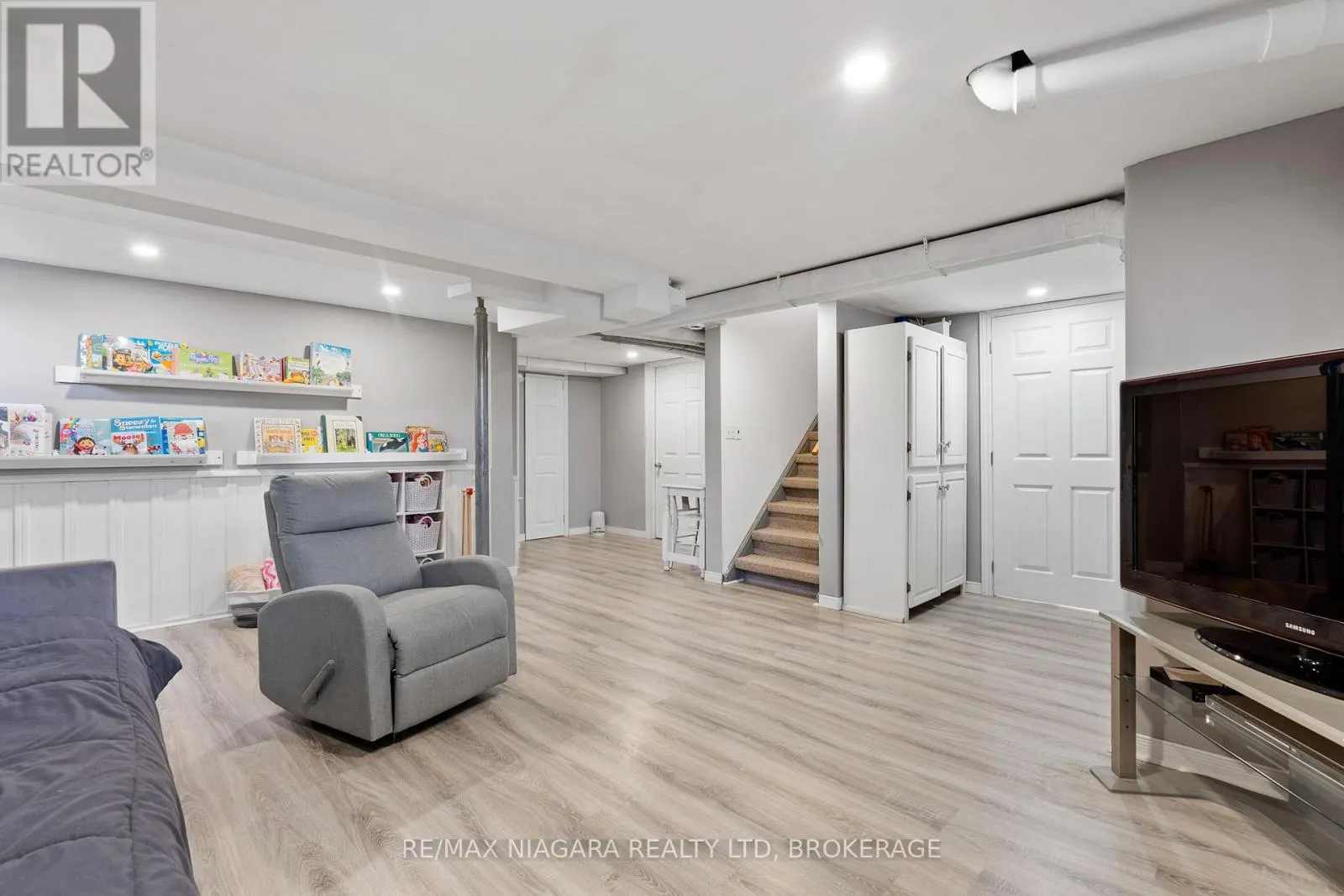 201 KNOLL STREET