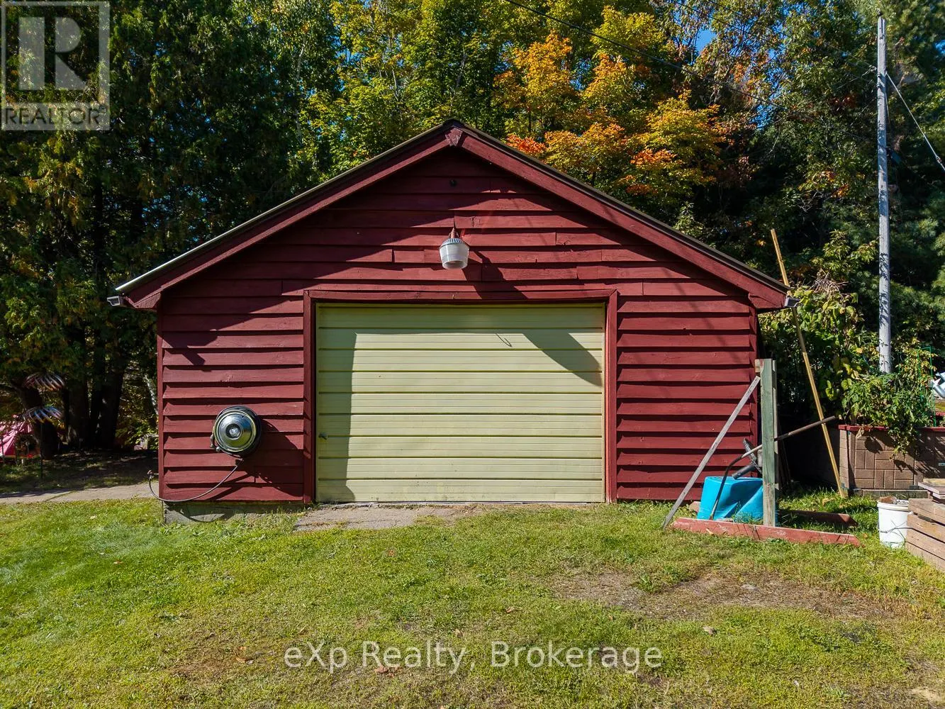 32 MCKELLAR LAKE ROAD