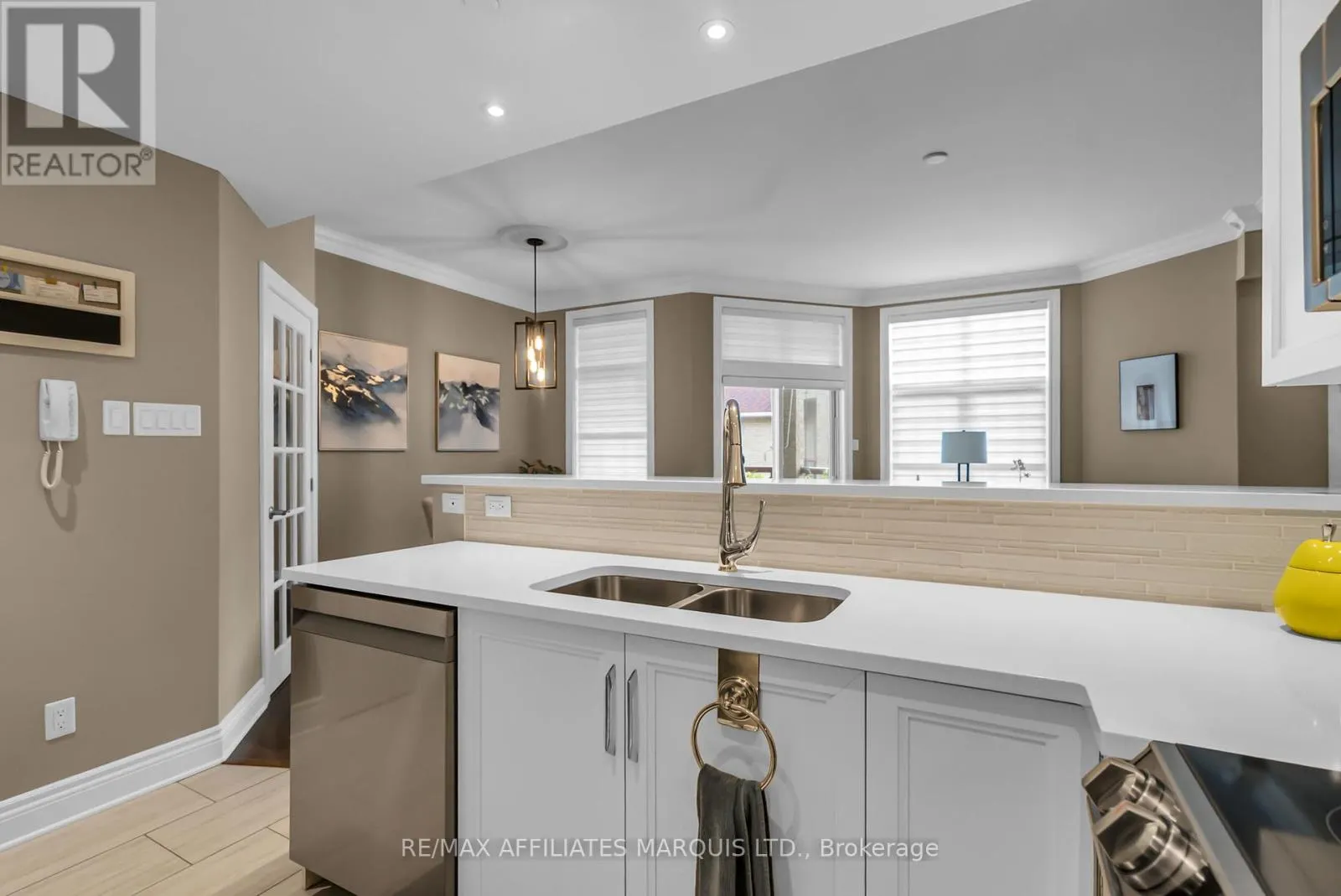 403 - 321 WATER STREET W