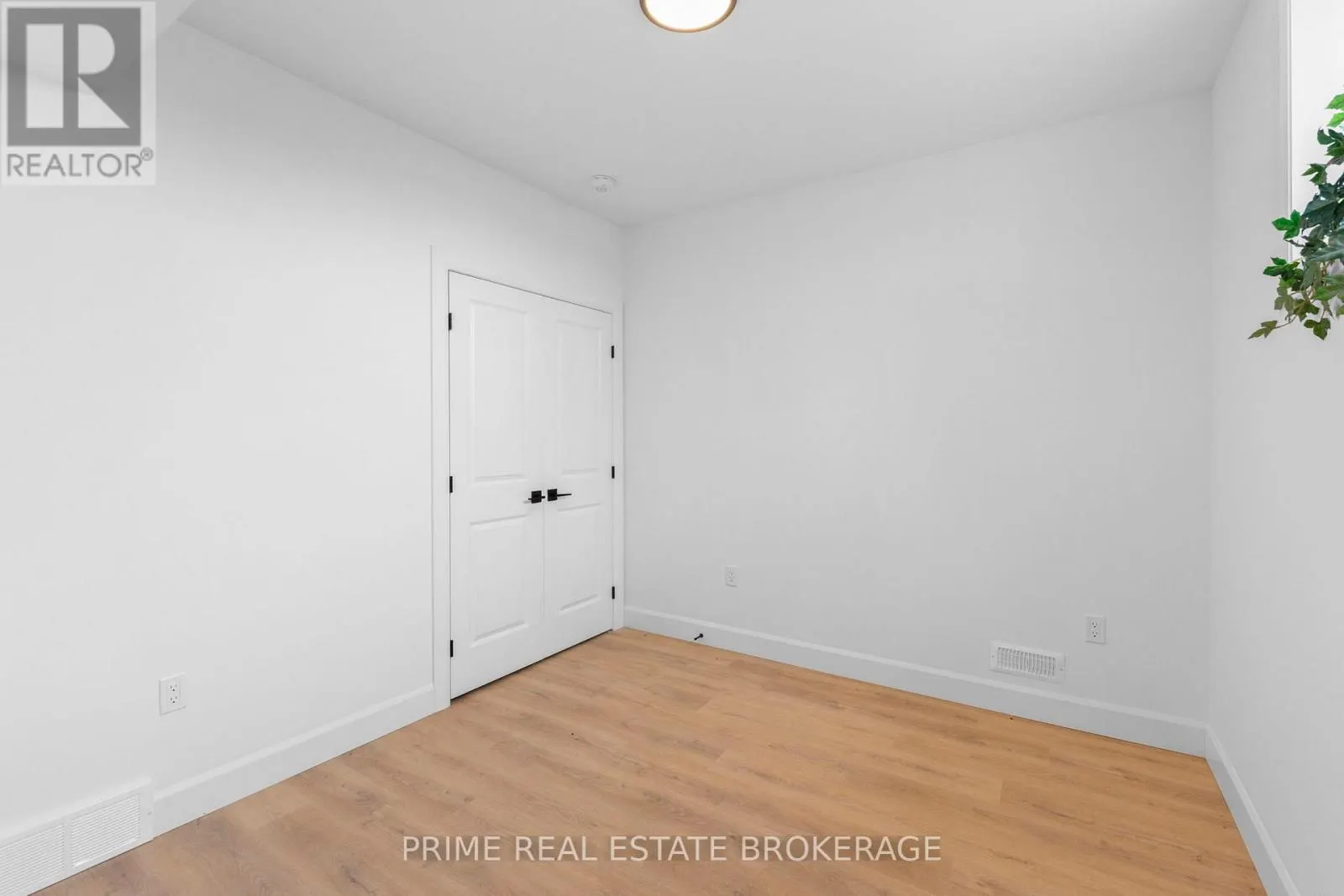 3 - 106 COASTAL CRESCENT, #3