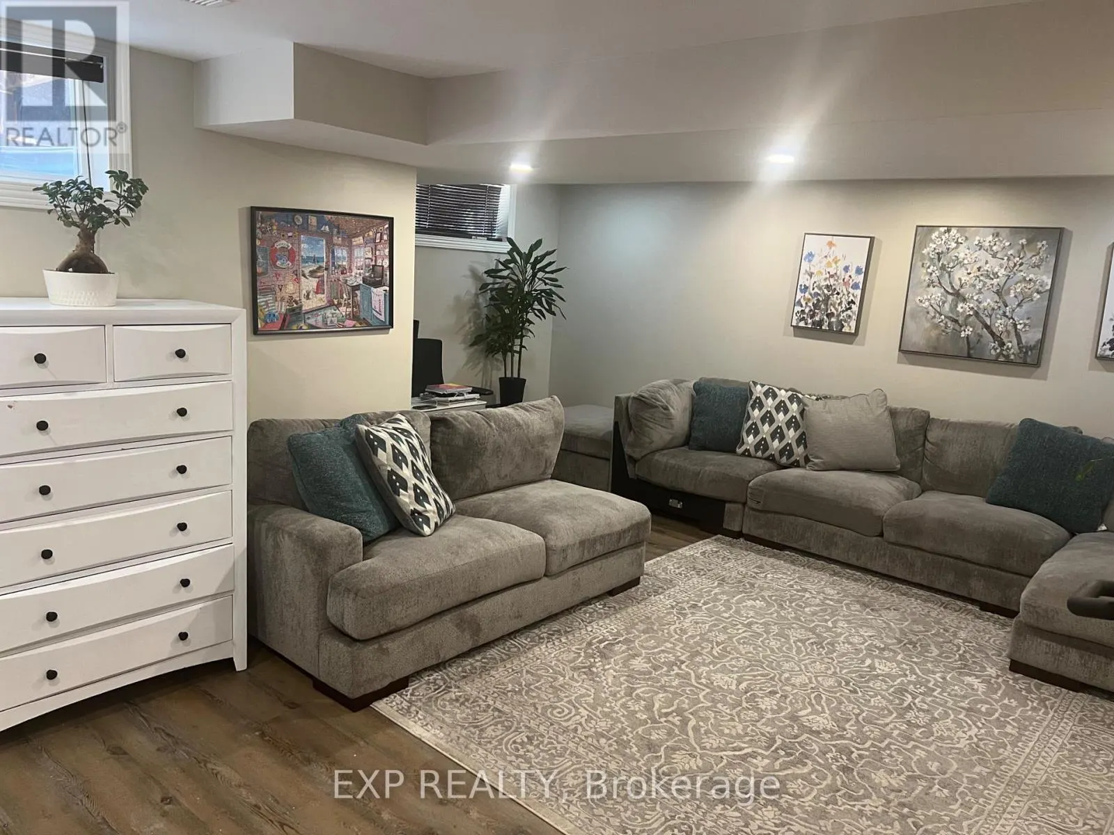 272 CLARIDGE DRIVE