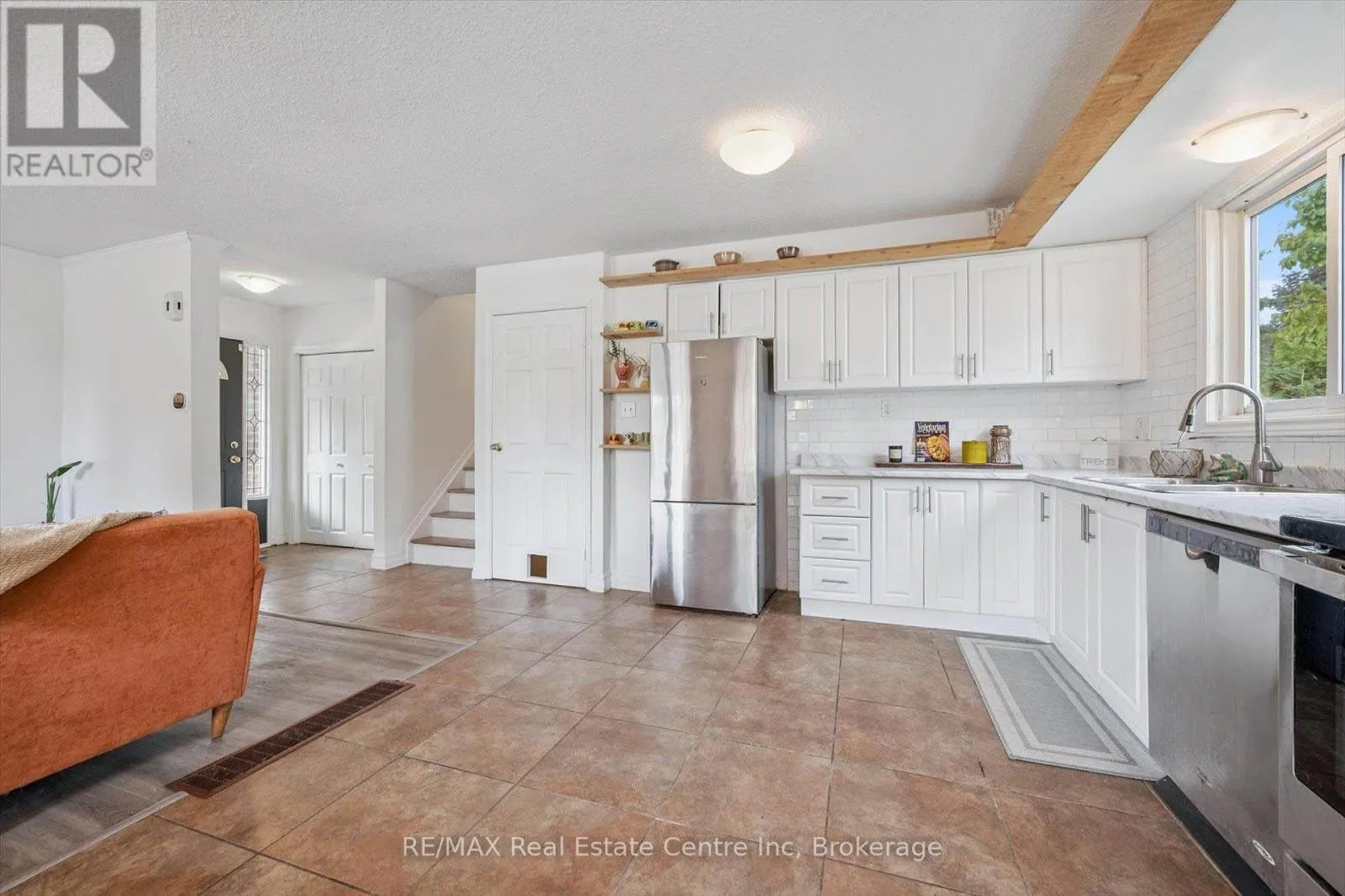 15 AVRA COURT