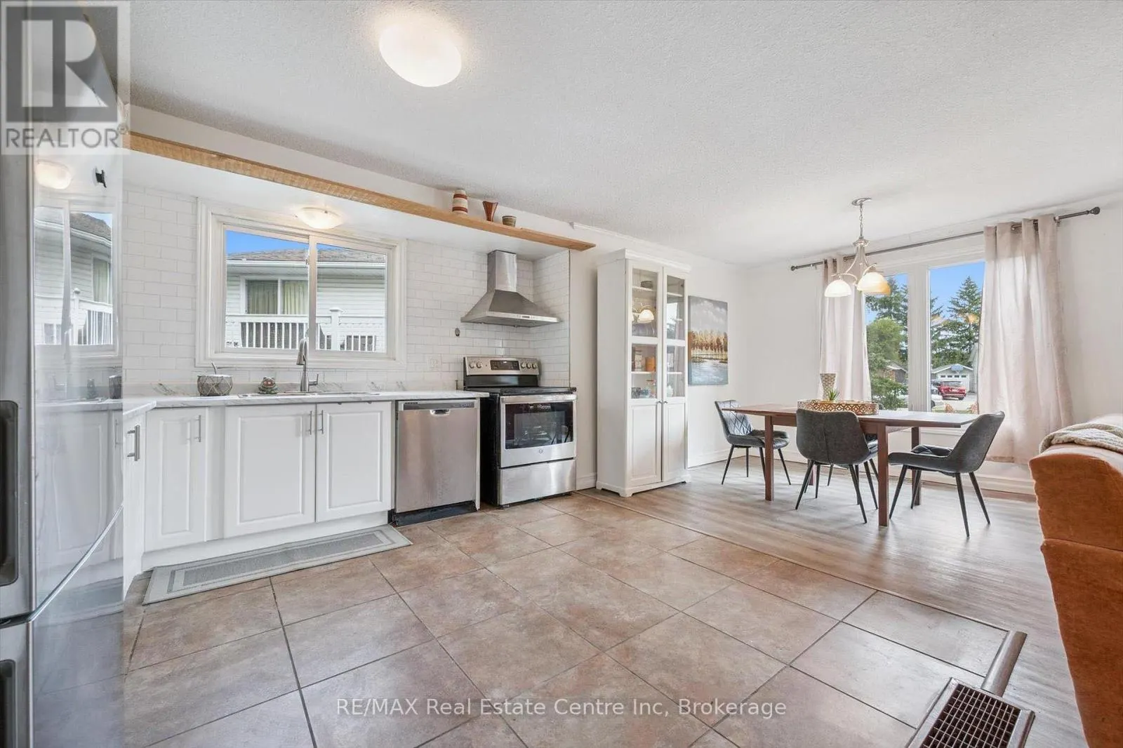 15 AVRA COURT