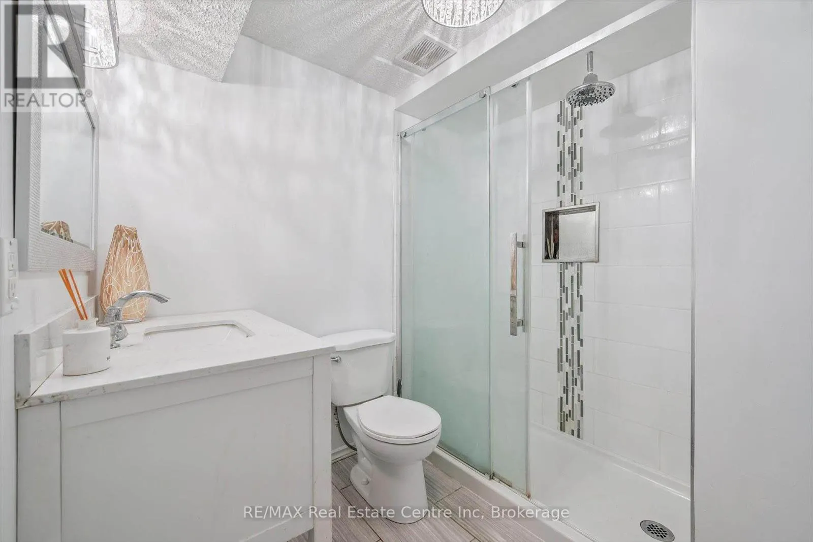 15 AVRA COURT