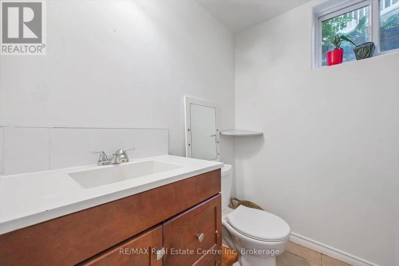 15 AVRA COURT
