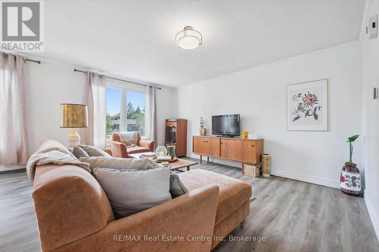 15 AVRA COURT