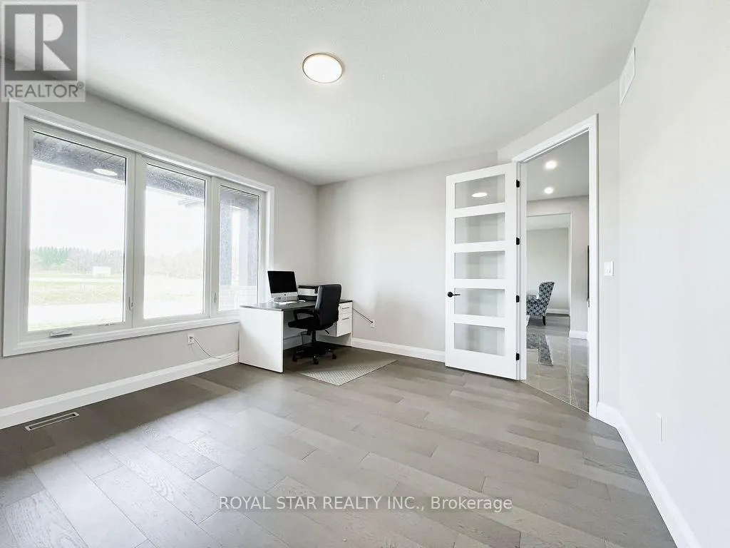 38 CHARLES CURRIE CRESCENT