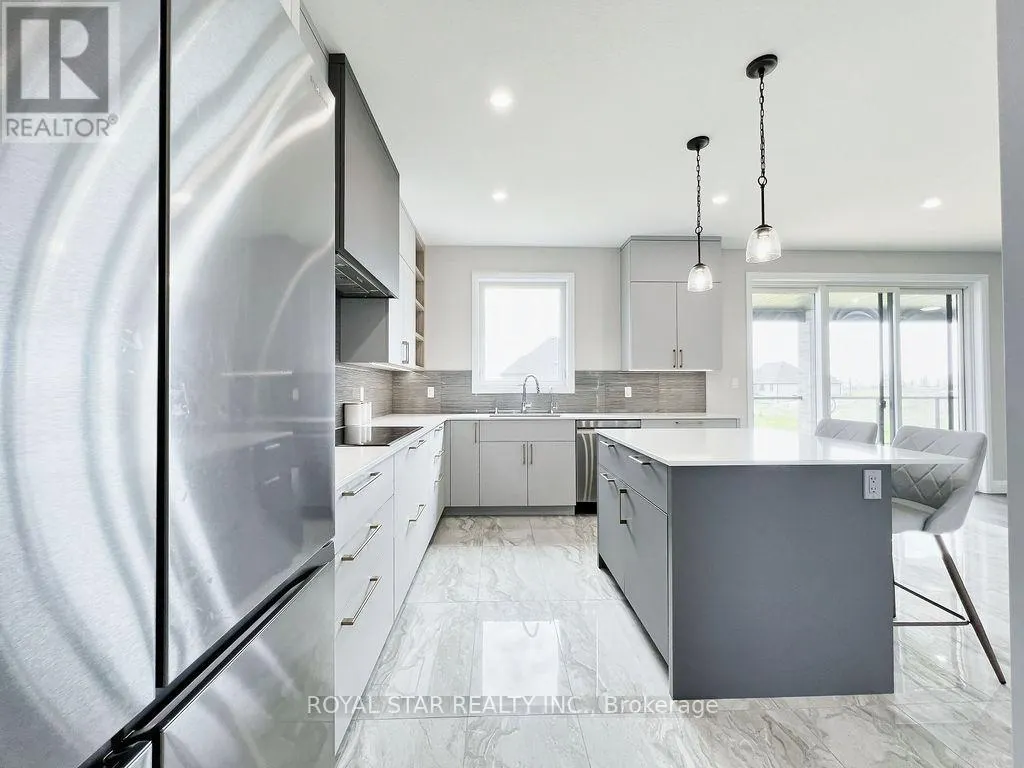 38 CHARLES CURRIE CRESCENT