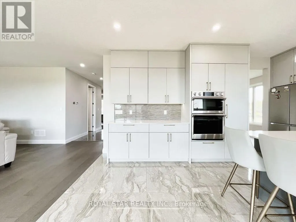 38 CHARLES CURRIE CRESCENT