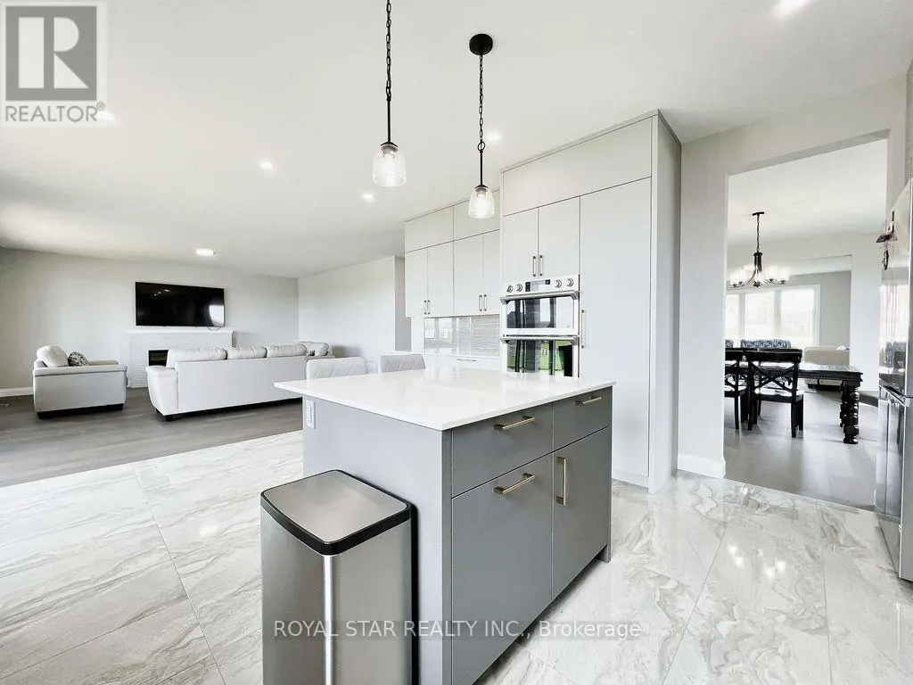 38 CHARLES CURRIE CRESCENT