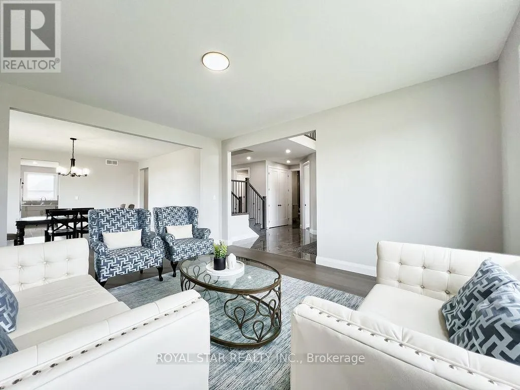 38 CHARLES CURRIE CRESCENT