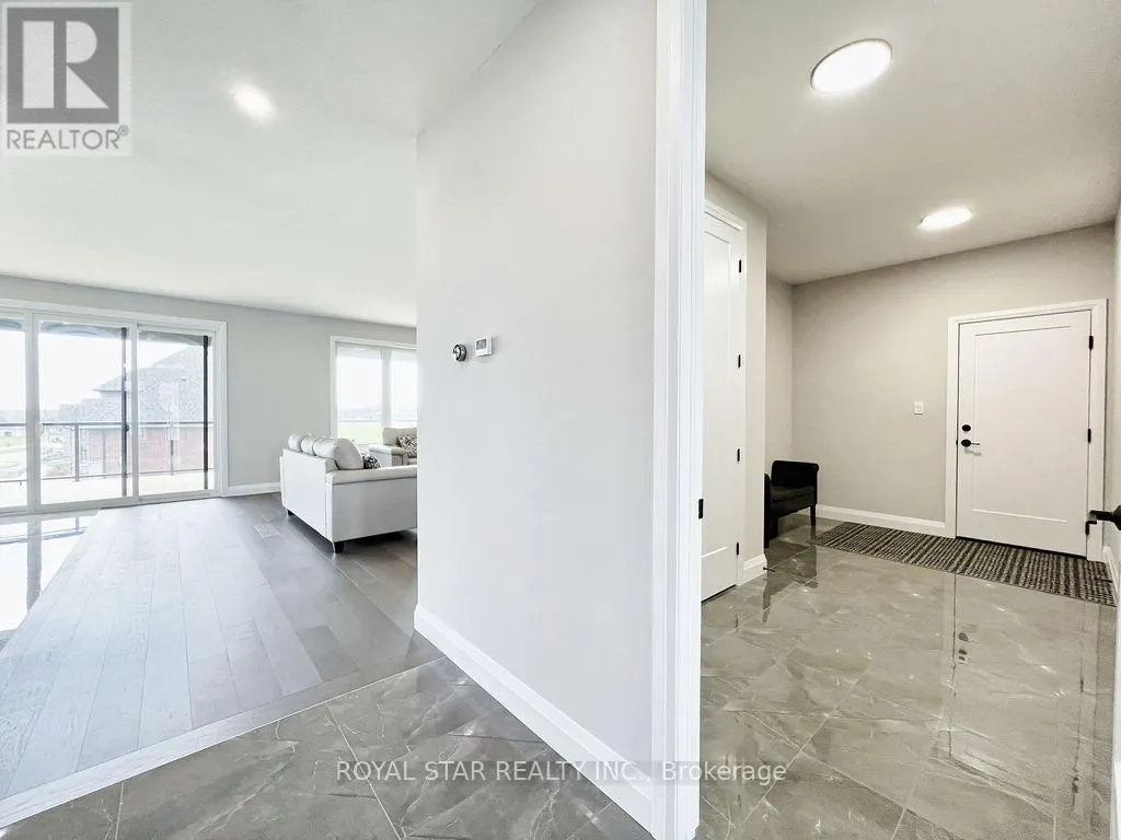 38 CHARLES CURRIE CRESCENT