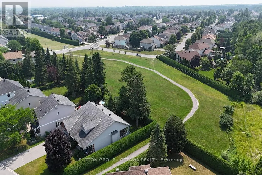 18 SIROCCO CRESCENT