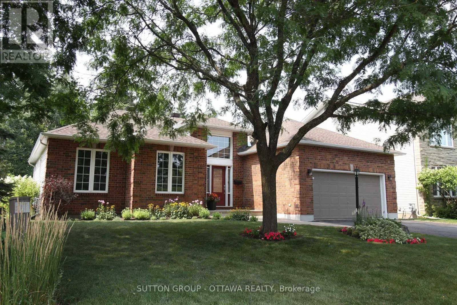 18 SIROCCO CRESCENT