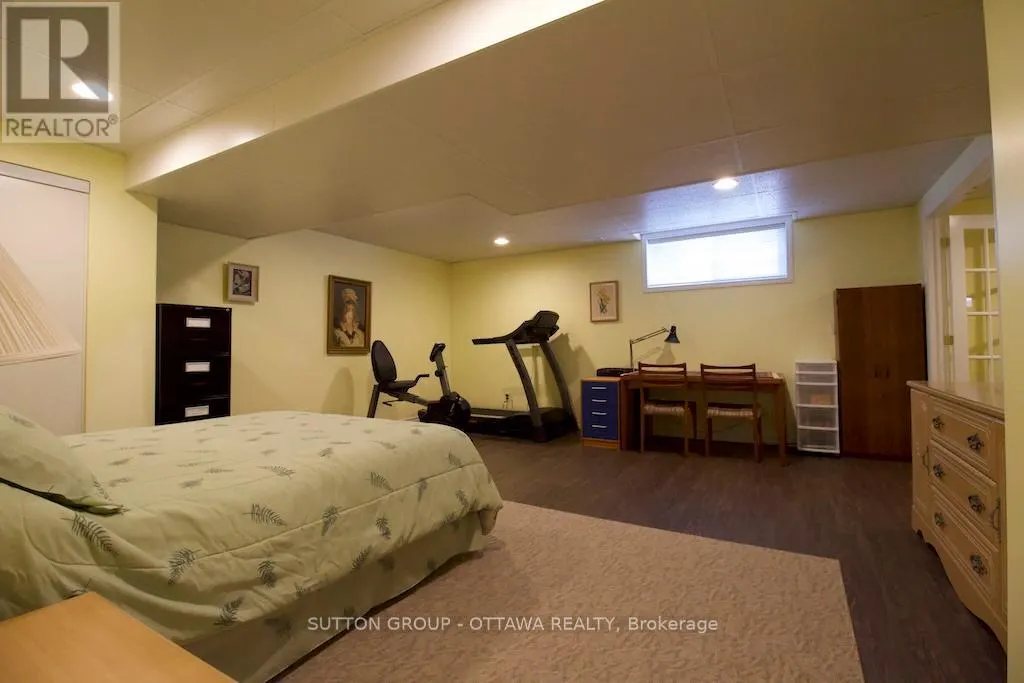 18 SIROCCO CRESCENT
