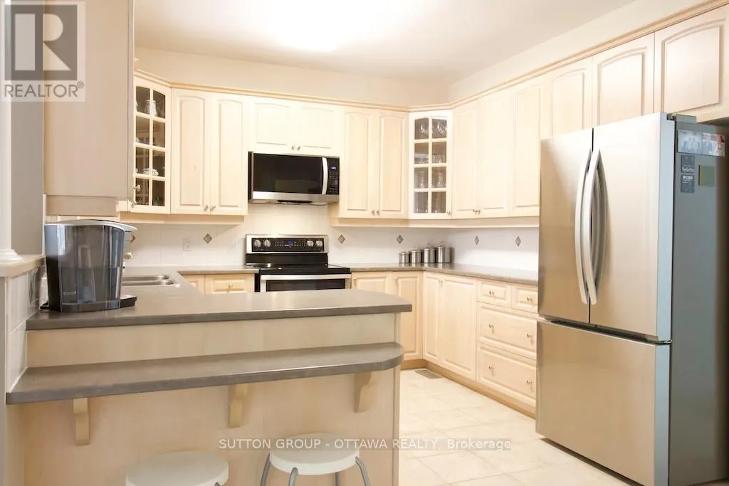 18 SIROCCO CRESCENT