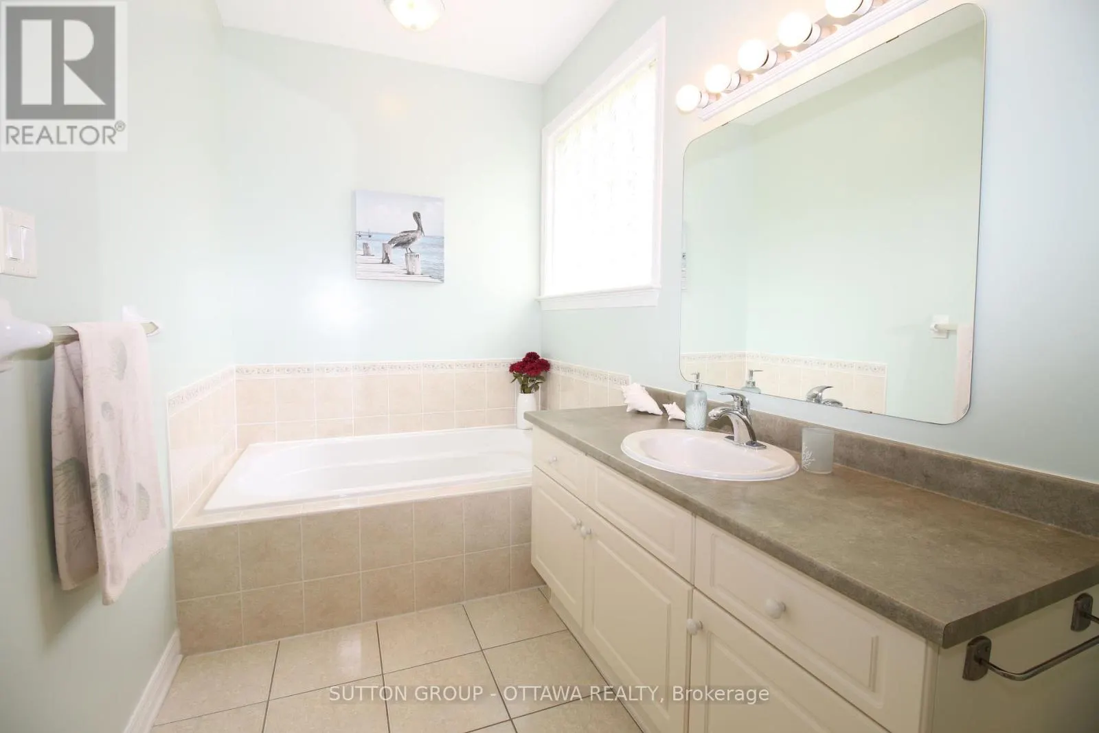 18 SIROCCO CRESCENT