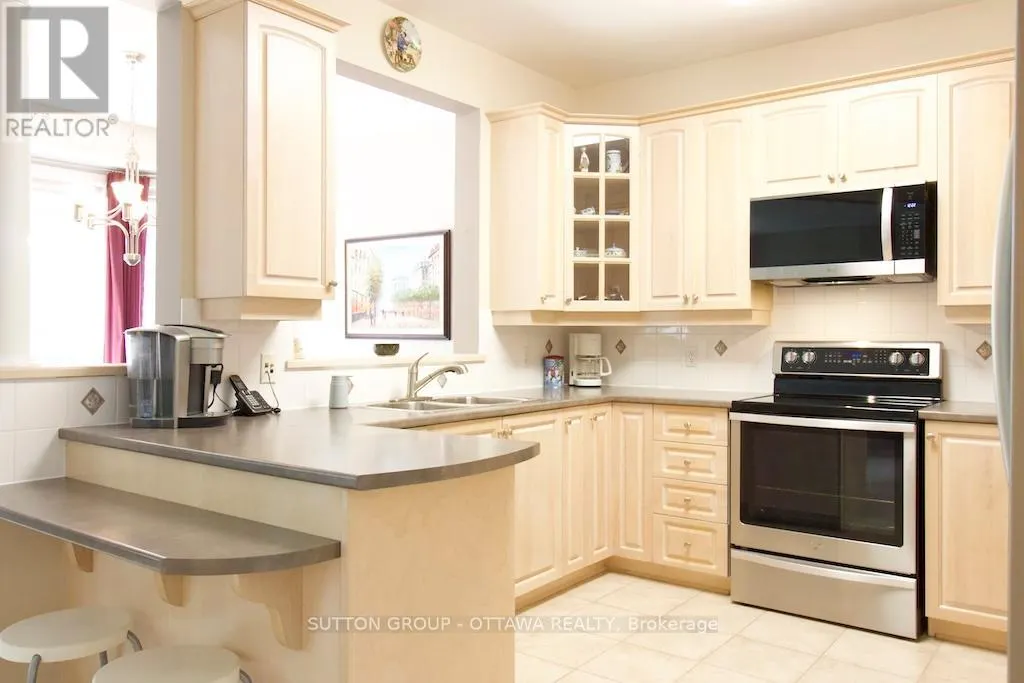 18 SIROCCO CRESCENT