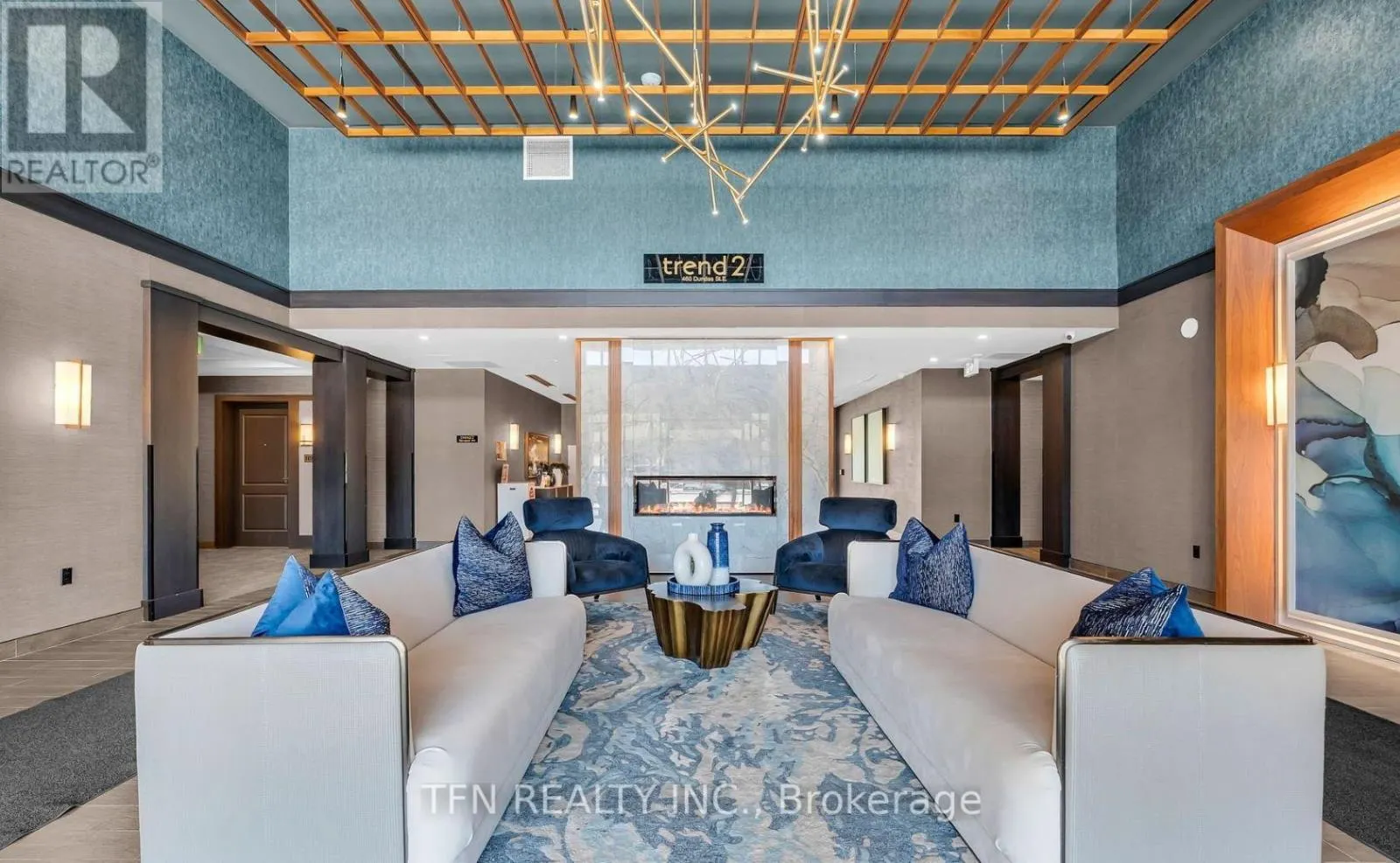 121 - 460 DUNDAS STREET E