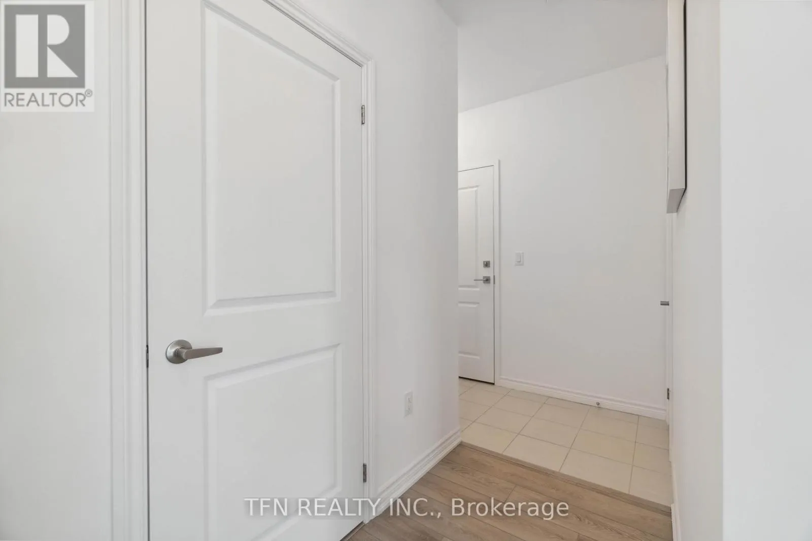 121 - 460 DUNDAS STREET E