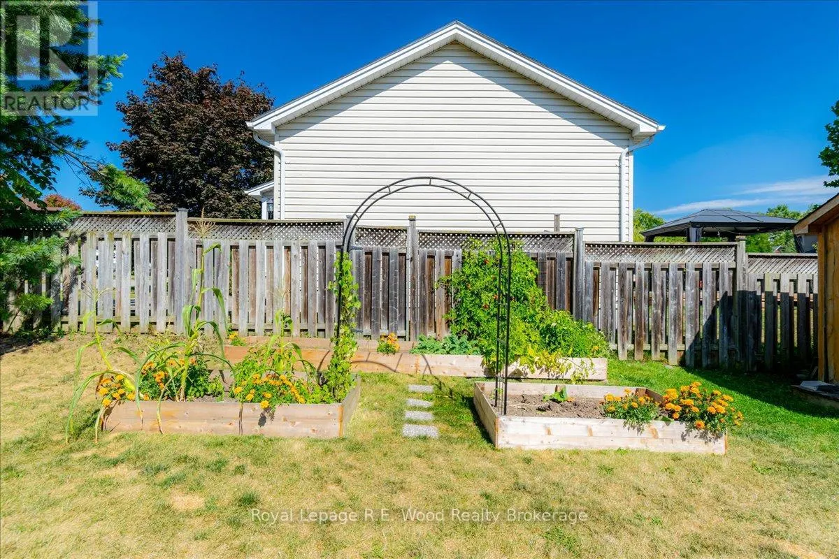 6 OWEN STREET