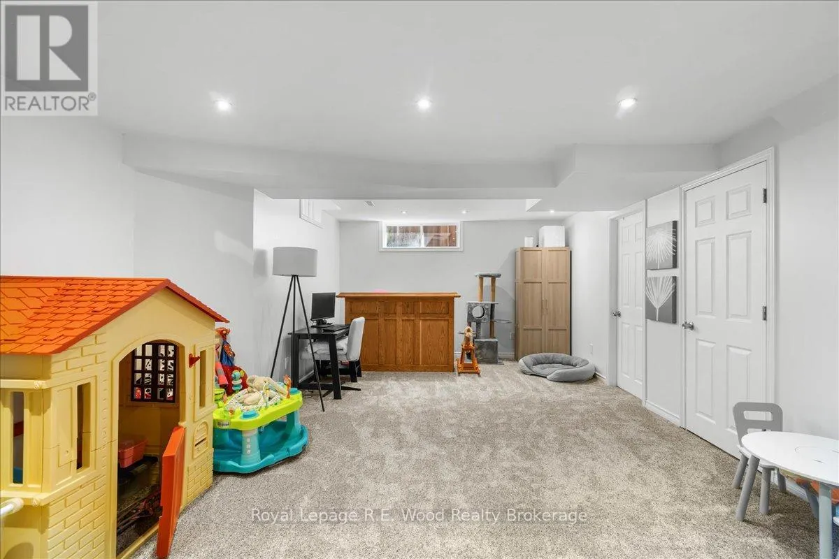 6 OWEN STREET
