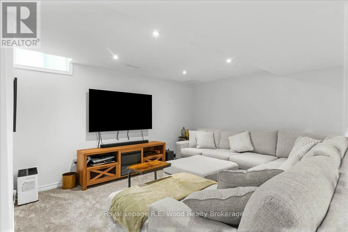 6 OWEN STREET