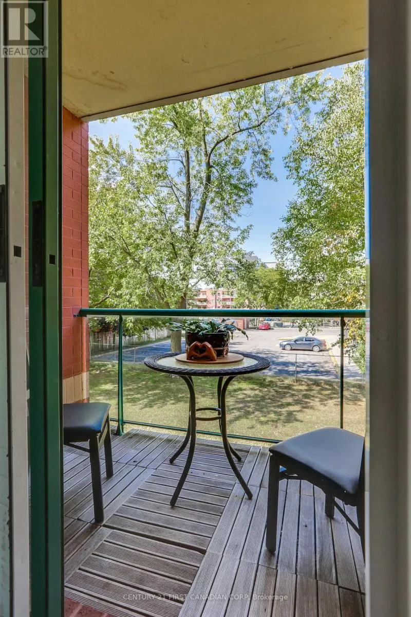 201 - 76 BASELINE ROAD W, #201