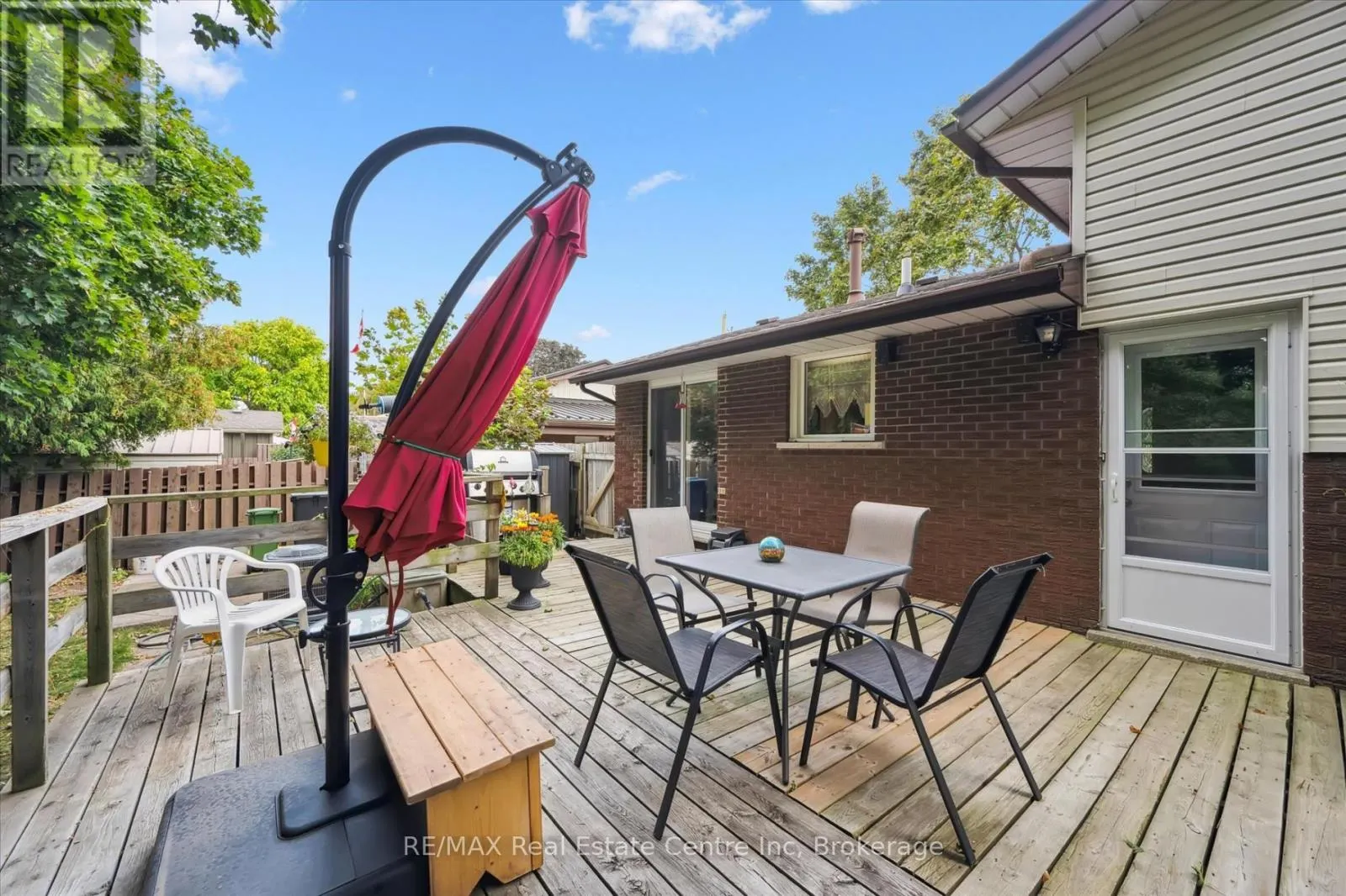 33 HASTINGS BOULEVARD