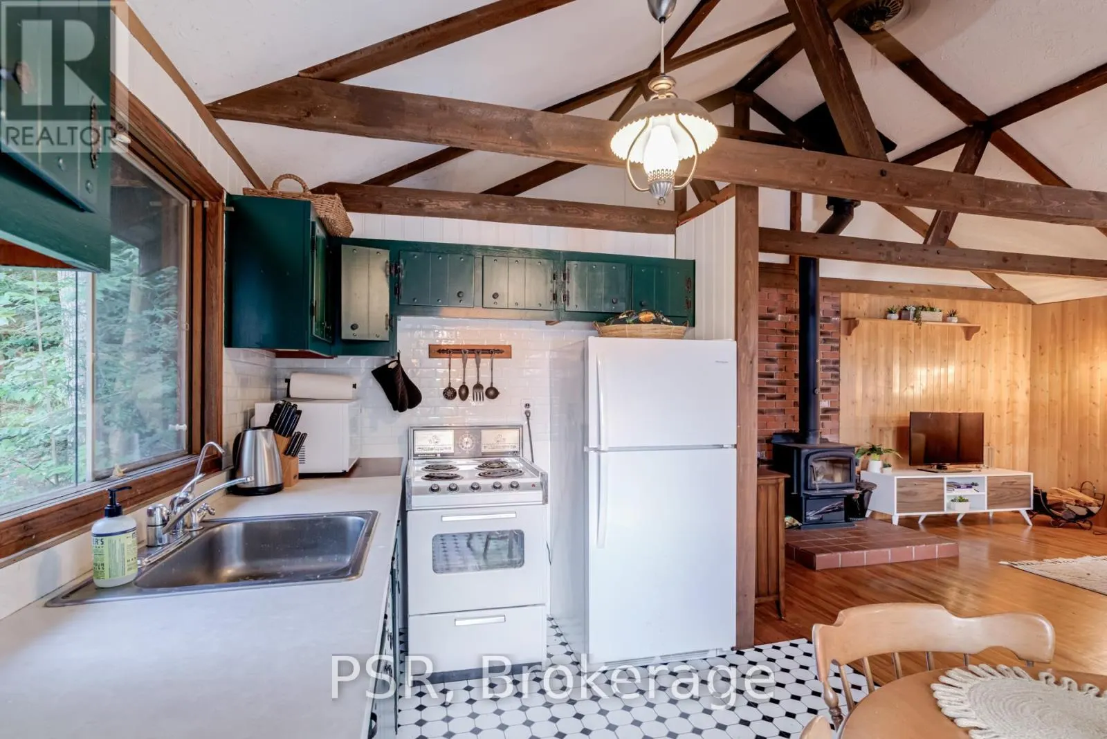 1027 NORTH PINE DRIVE