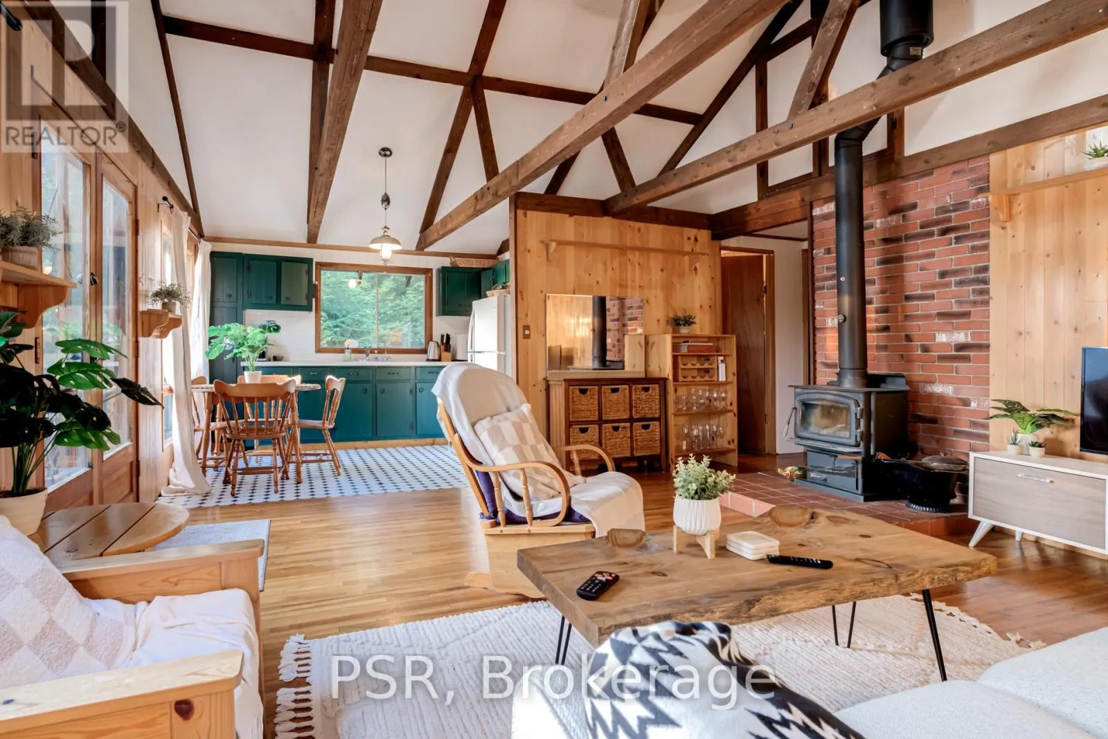 1027 NORTH PINE DRIVE