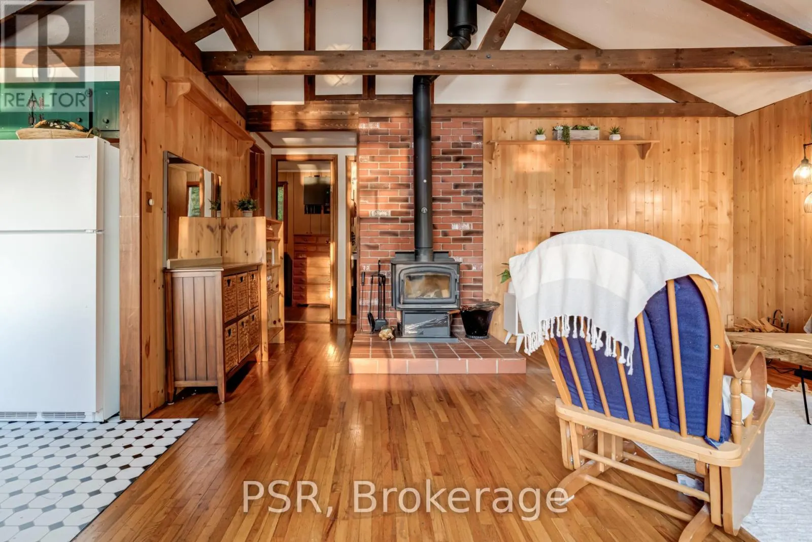 1027 NORTH PINE DRIVE