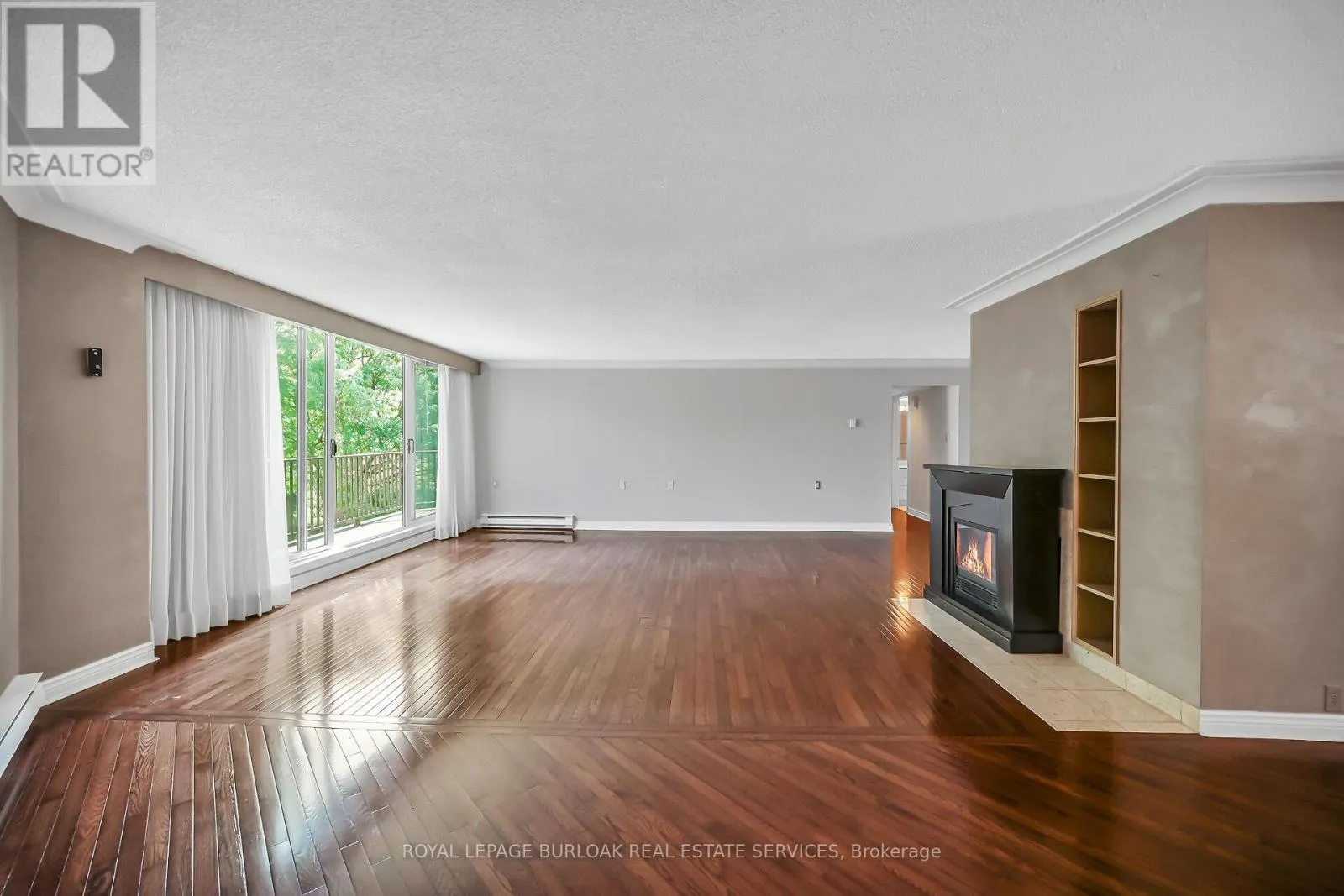 PH1 - 150 WILSON STREET W