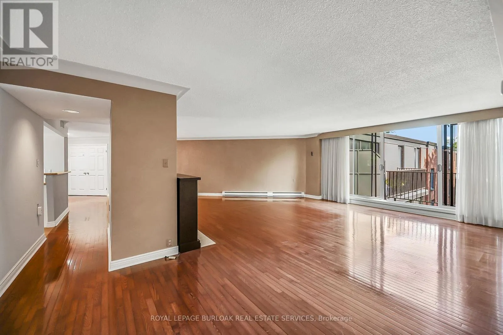 PH1 - 150 WILSON STREET W