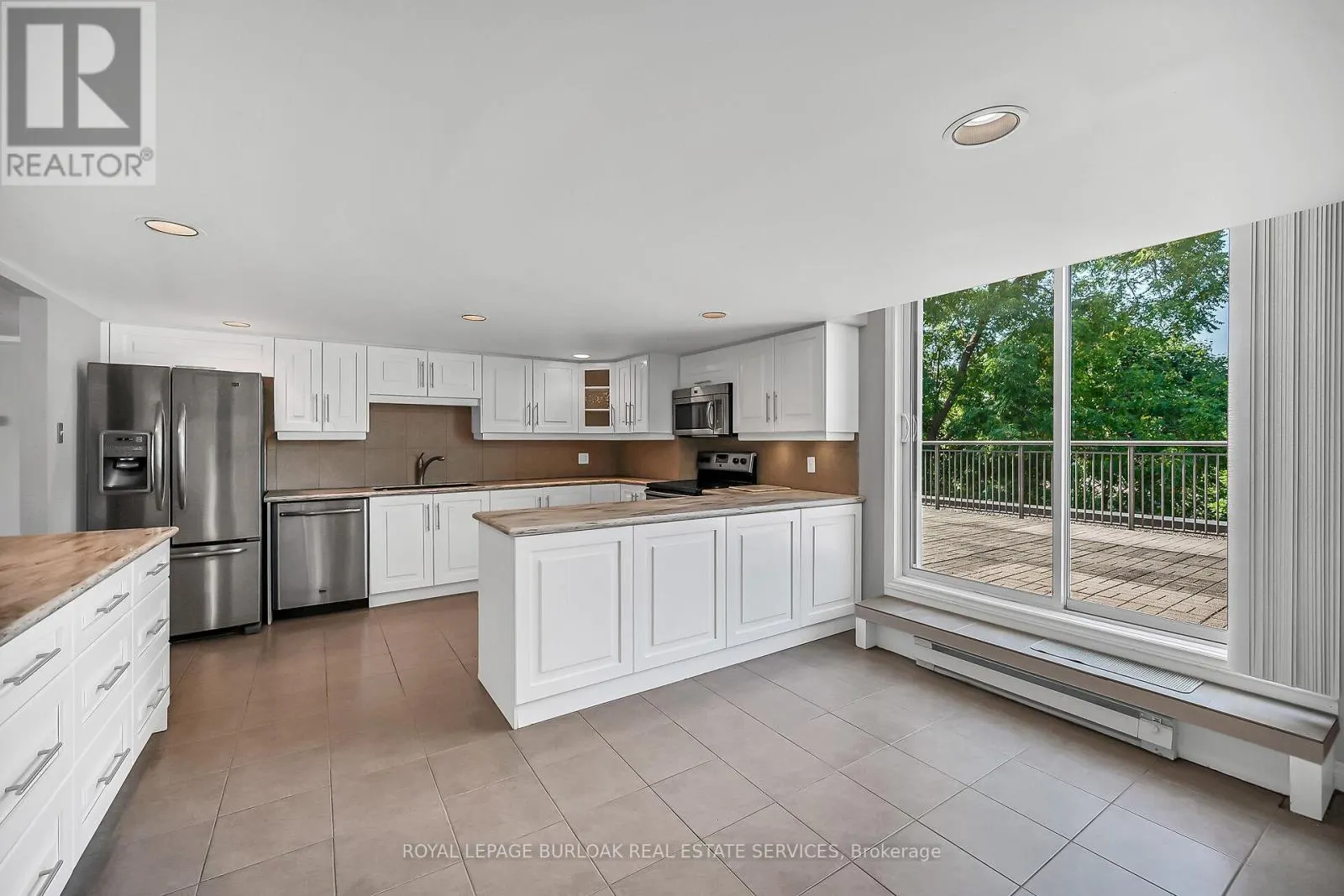 PH1 - 150 WILSON STREET W