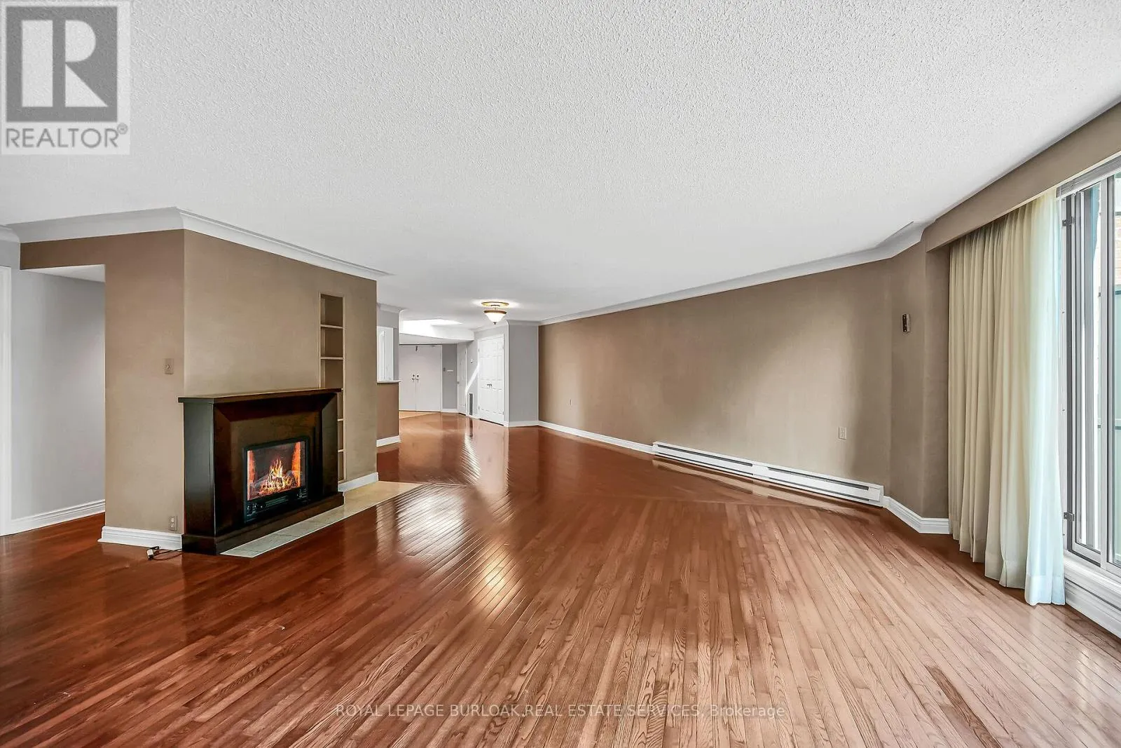 PH1 - 150 WILSON STREET W