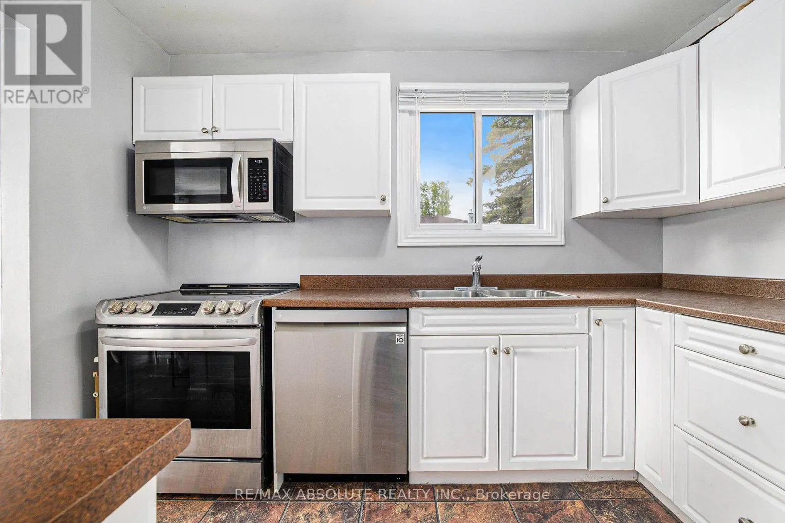 208 - 24 TOWNLINE ROAD W