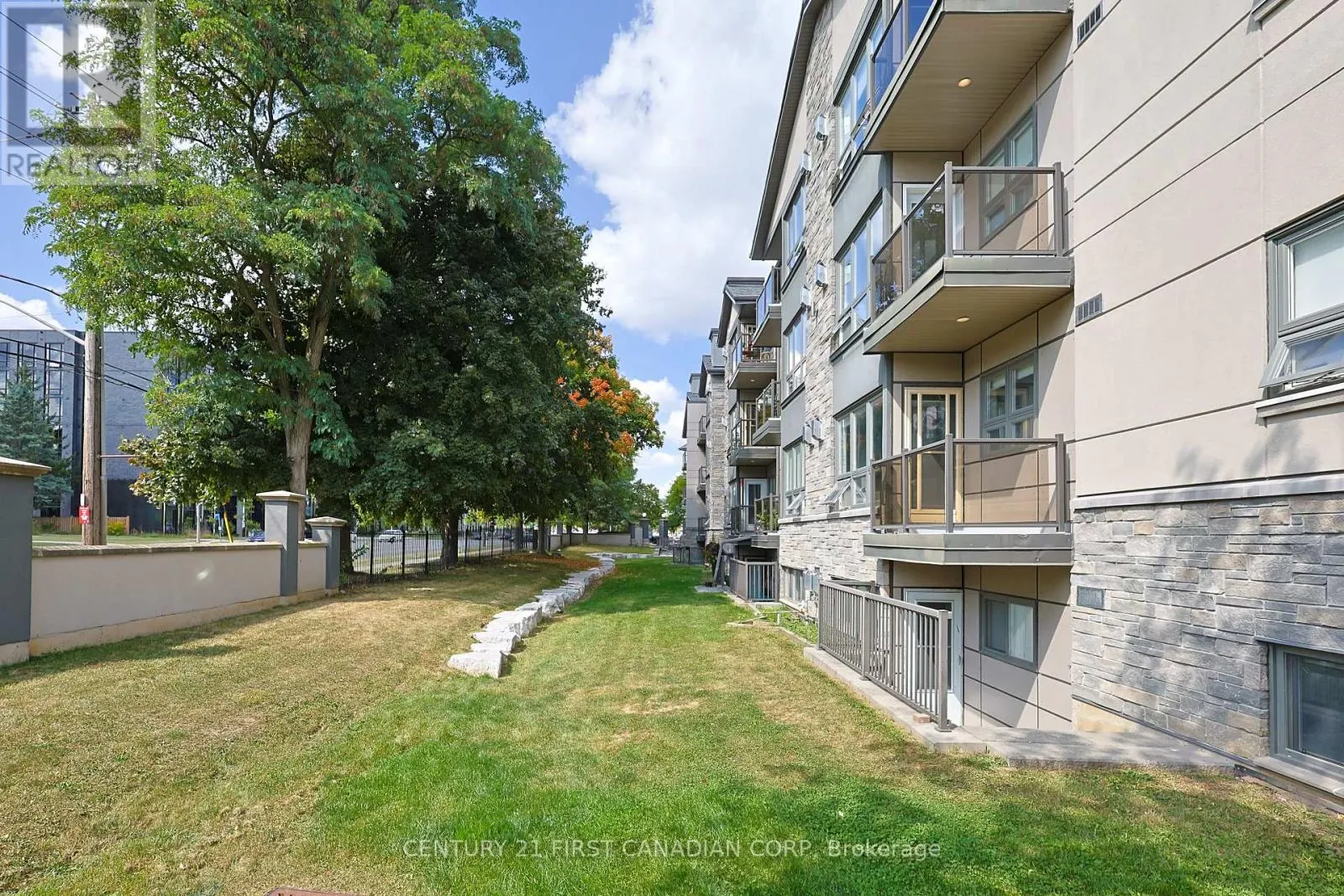 215 - 15 JACKSWAY CRESCENT N, #215