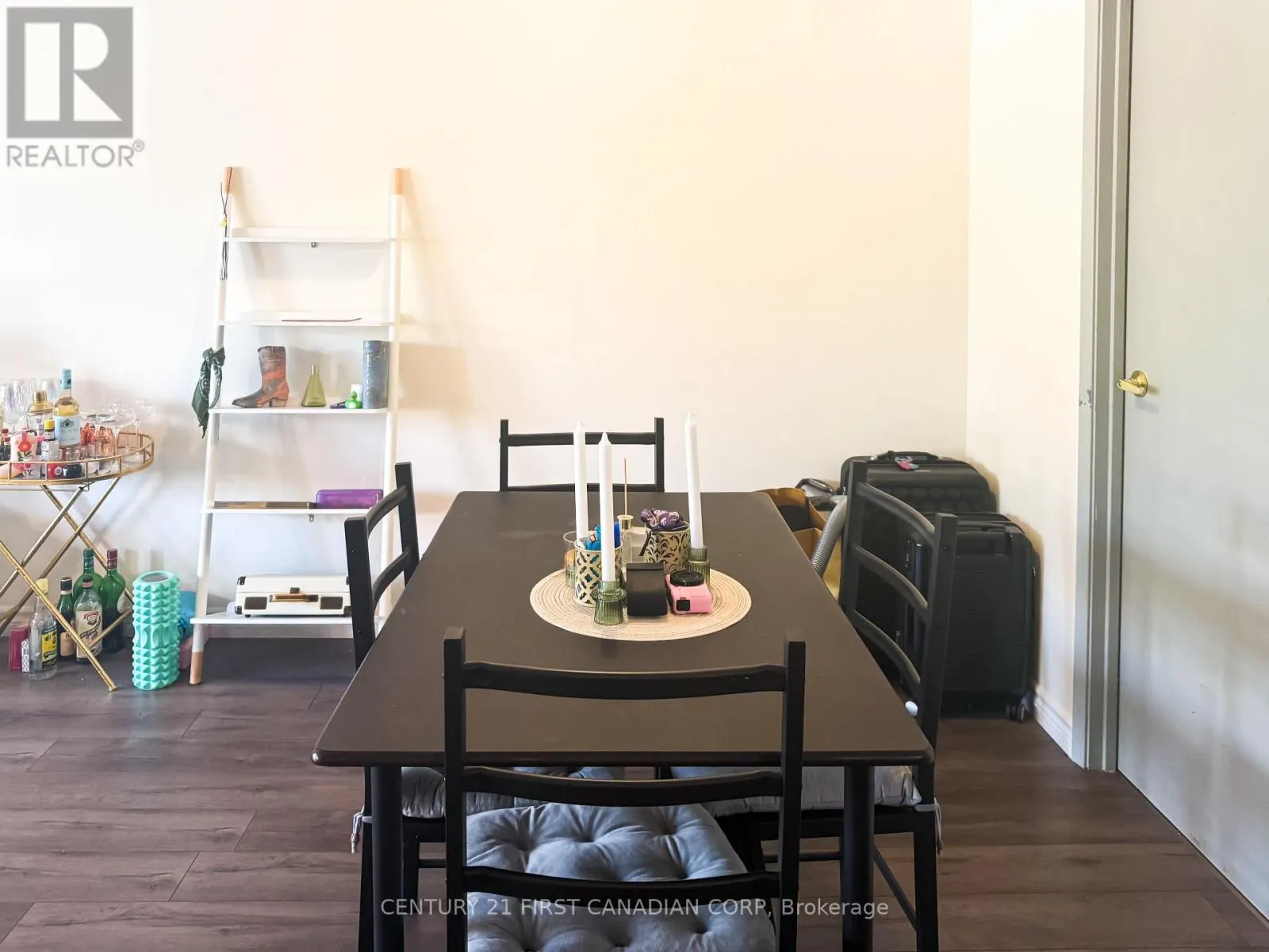 215 - 15 JACKSWAY CRESCENT N, #215
