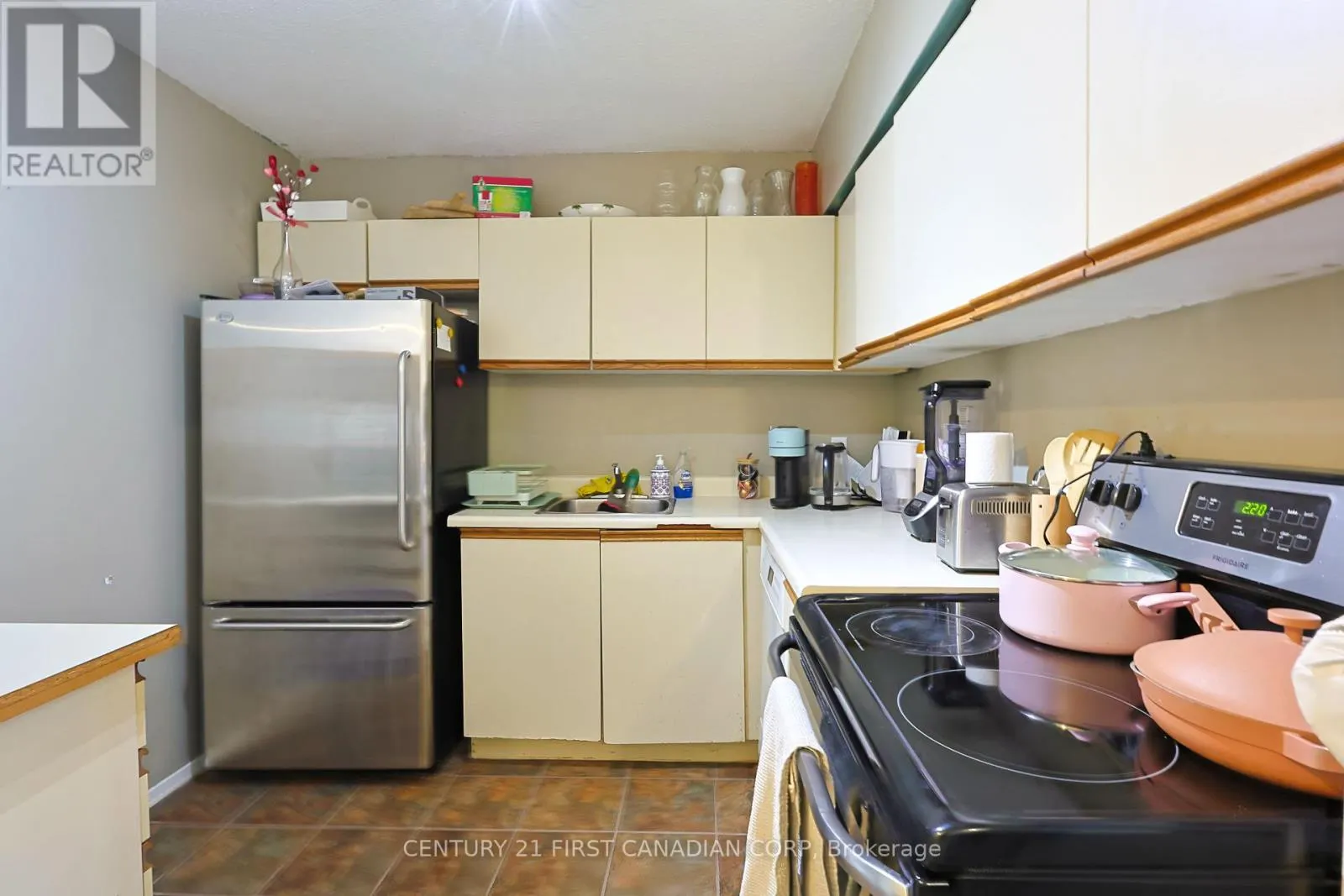 215 - 15 JACKSWAY CRESCENT N, #215