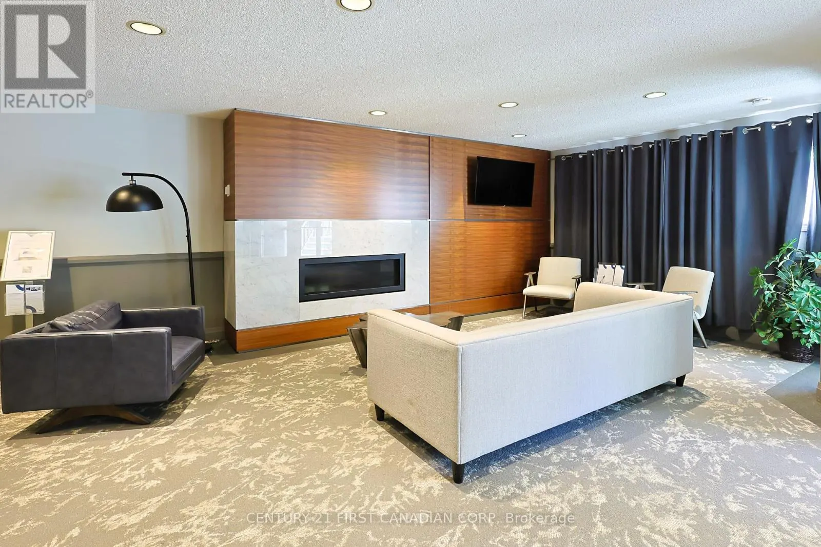 215 - 15 JACKSWAY CRESCENT N, #215