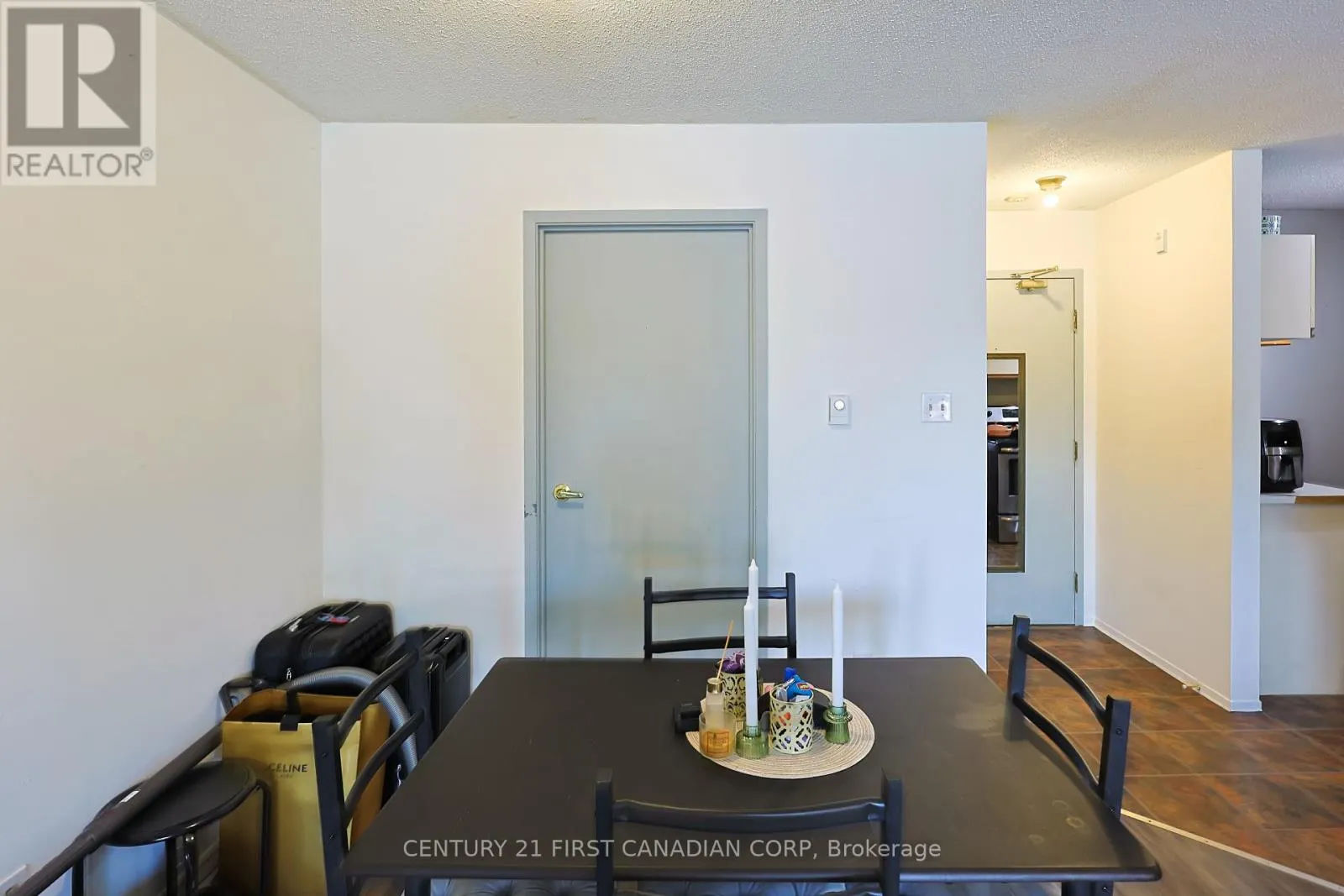 215 - 15 JACKSWAY CRESCENT N, #215