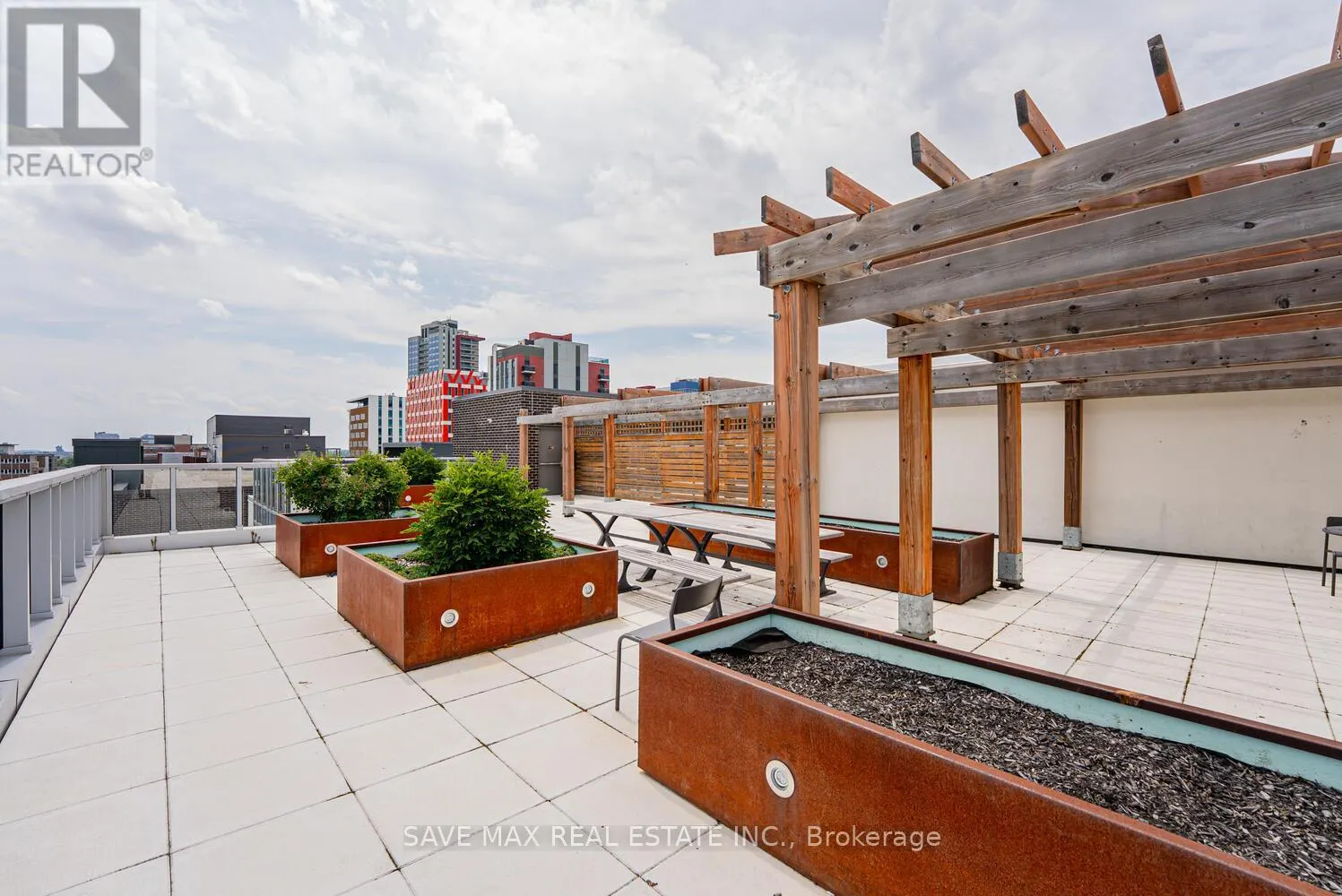 405 - 257 HEMLOCK STREET