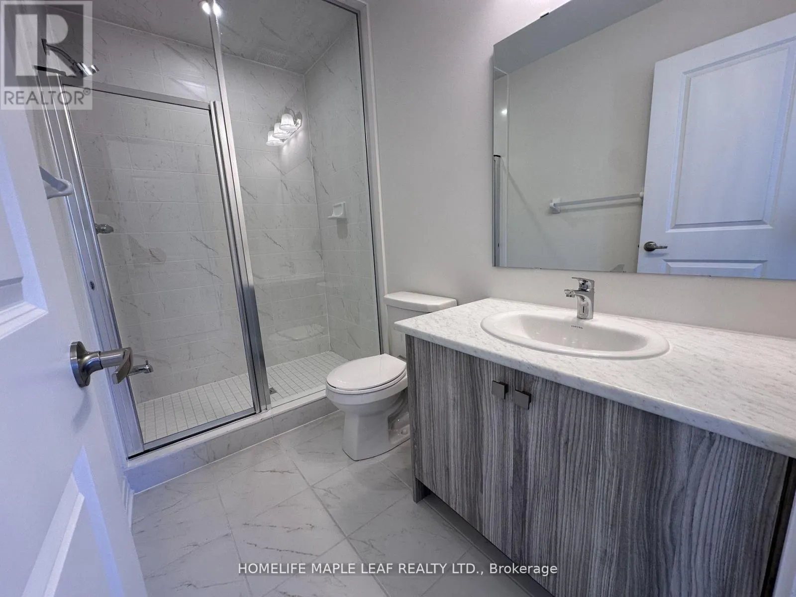 201 - 585 COLBOURNE STREET