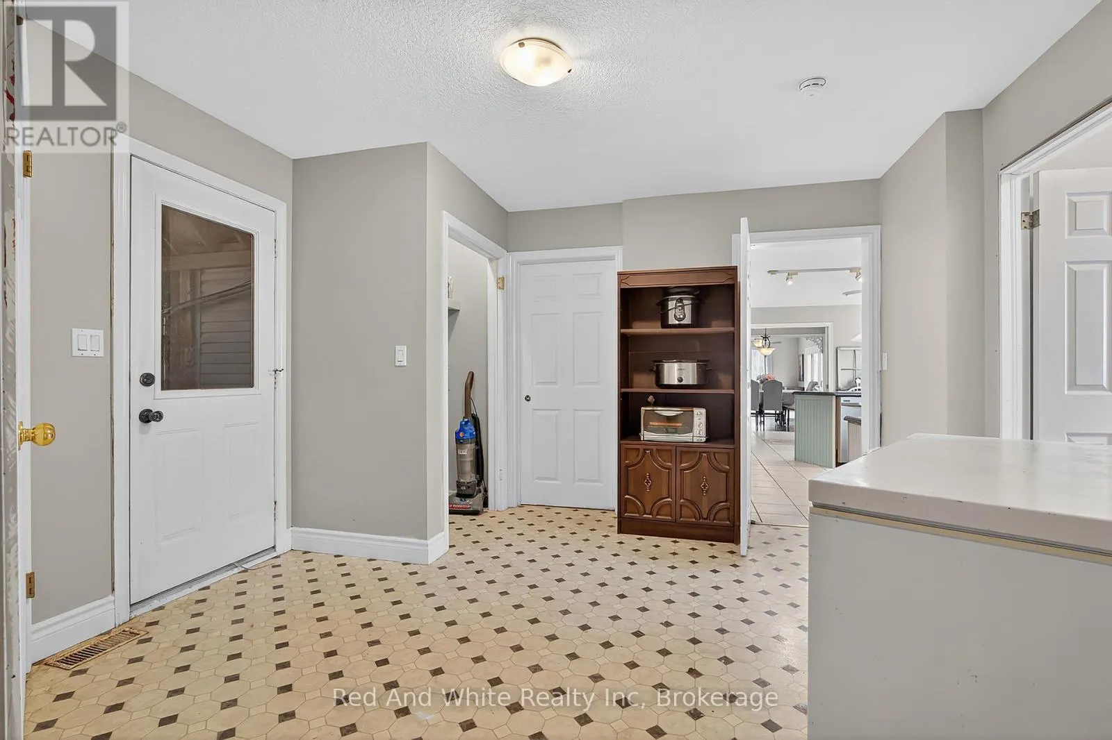 7146 NOAH ROAD, R.R. # 1 ROAD